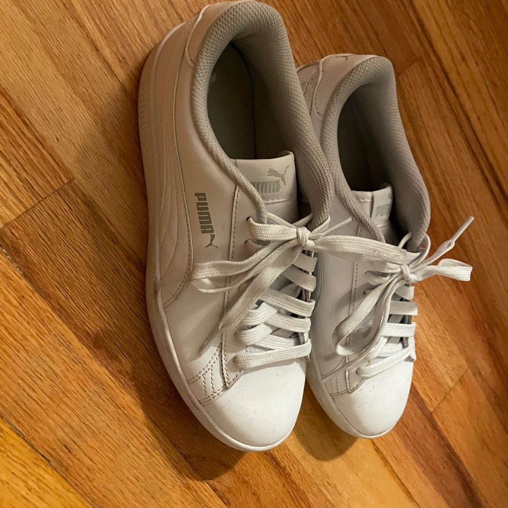 White sneakers so cute